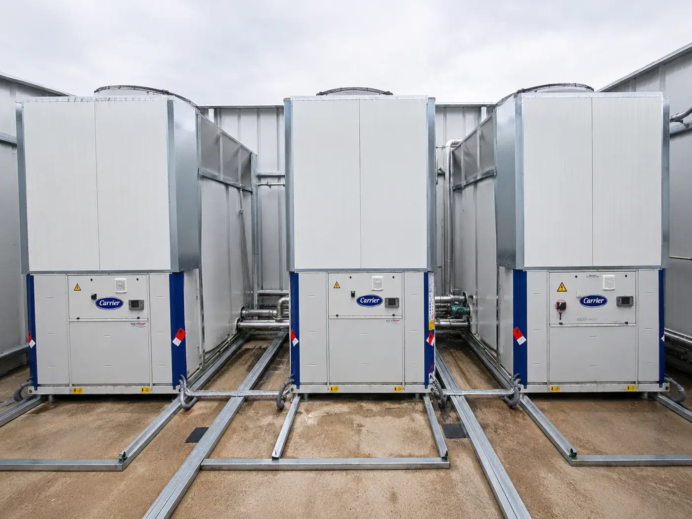 Tres bombas de calor Carrier AquaSnap en instalación térmica centralizada para comunidad de propietarios en Madrid