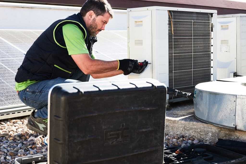 Presupuesto de instalación de aire acondicionado con precios desglosados