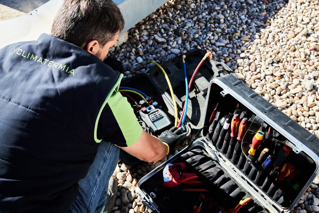 Trabajo en aerotermia, fotovoltaica y climatización Trabajo en aerotermia y fotovoltaica como empleo técnico estable y bien pagado